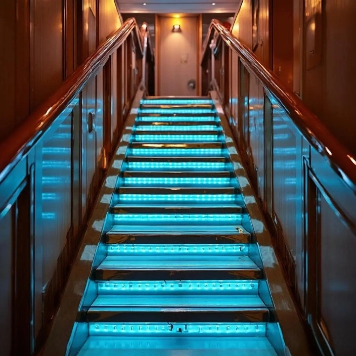 Cabin lighting ideas-staircase LED effect