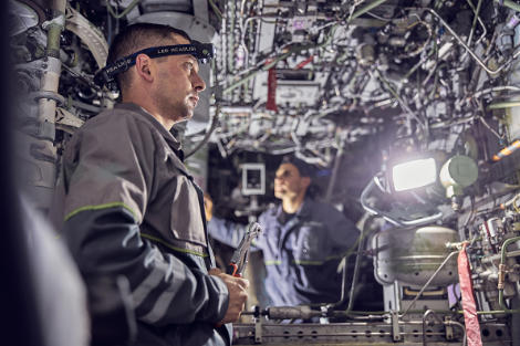 Portable Explosion-proof Lights for Marine Maintenance Work