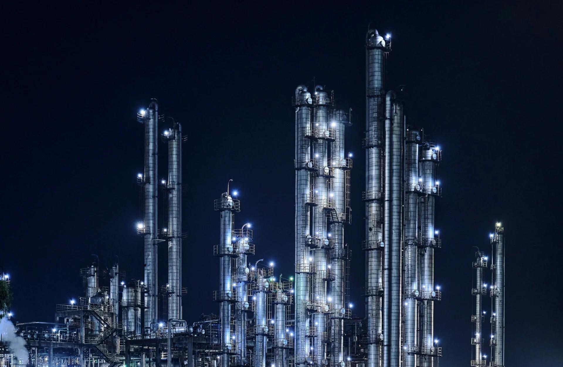 Explosion-proof lights working in refinery